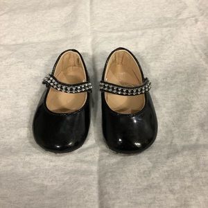 Place shoes 6-12 month